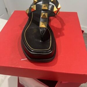 Valentino Garavavi black sandals. Size 9. New